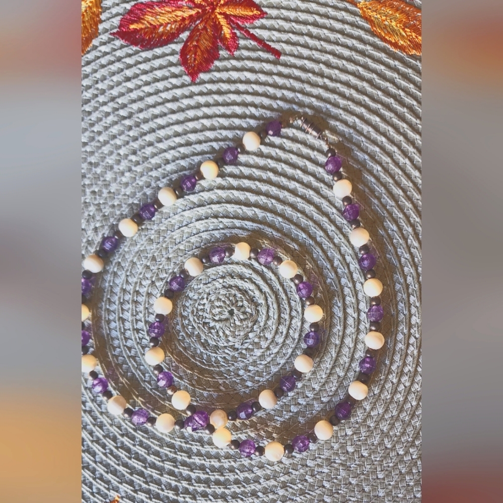 Women's beaded necklace